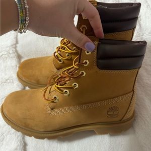WOMENS SIZE 7.5 TIMBERLANDS!!